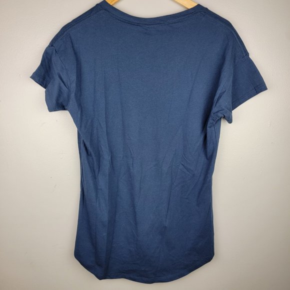 NWT G Supply Navy V-Neck Short Sleeves Hi-Lo Hem "Fur Mama" Tee Misses Size M - Picture 2 of 4